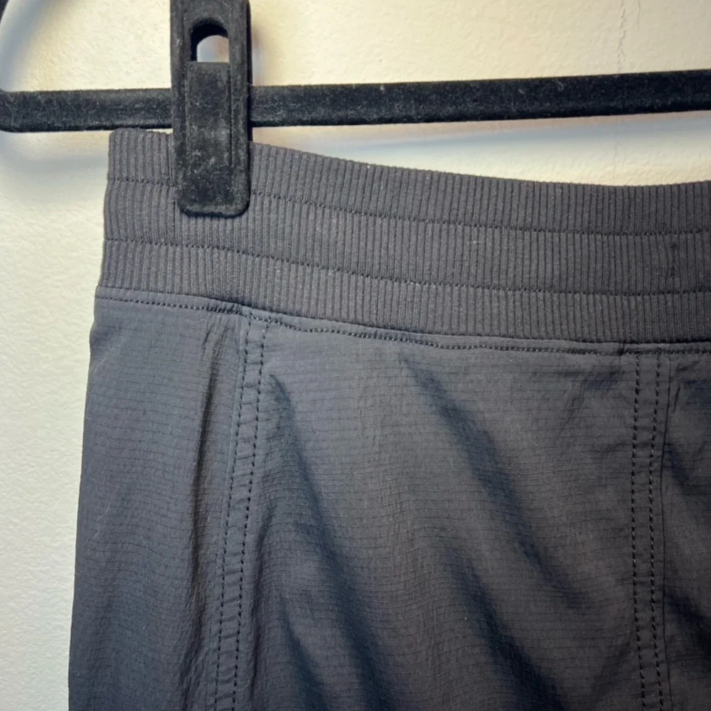 Athleta Trekkie Nylon Cargo Skort Black Pockets Shorts Lined Hiking Golf  Size 6